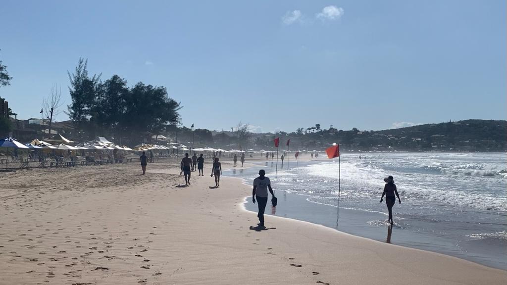 Câmara aprova proibição de uso de caixinhas de som nas praias de Búzios