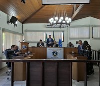 Câmara aprova projetos de valorização da atividade pesqueira, conservação das escolas e integração da pessoa idosa