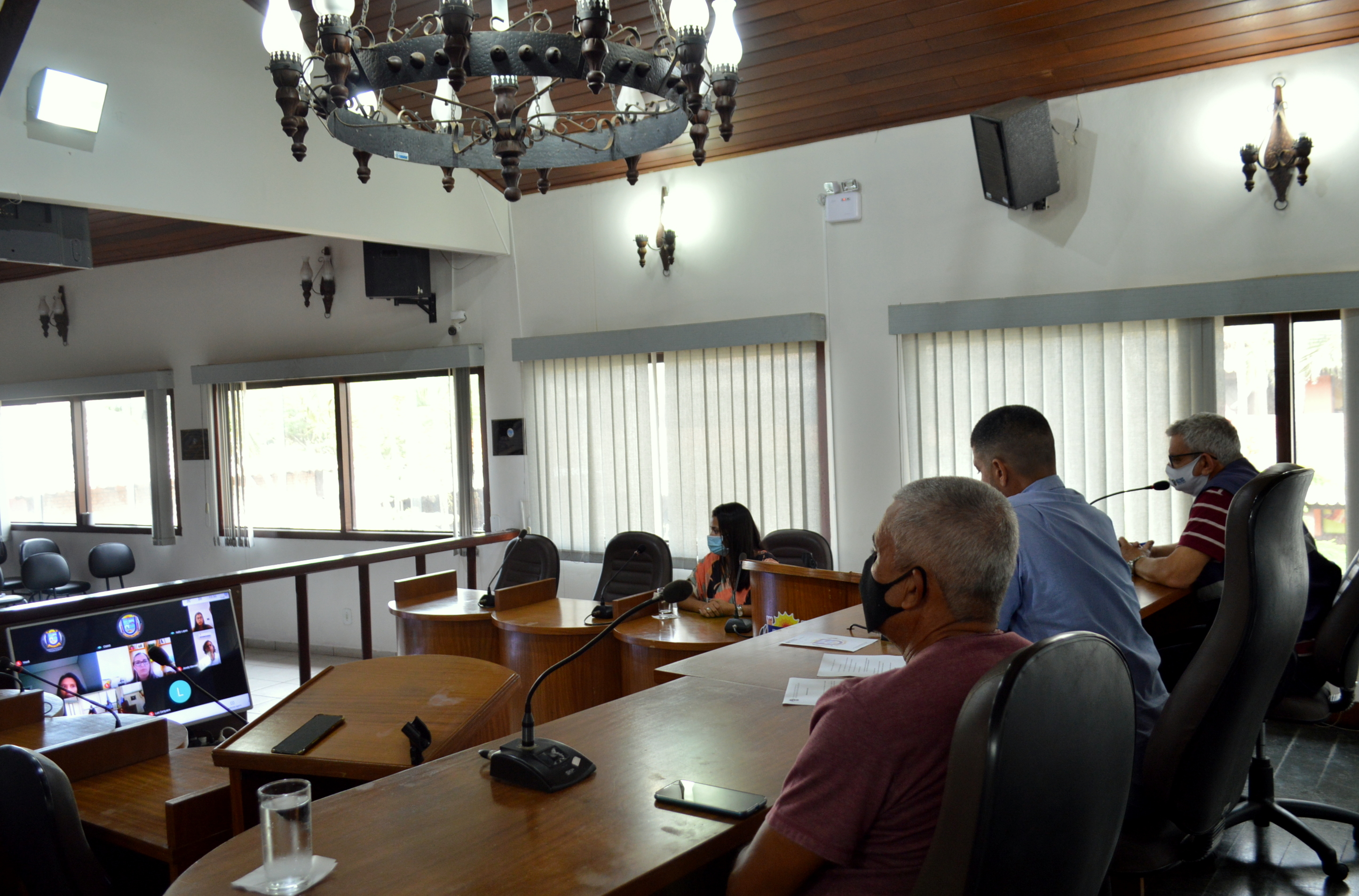  Comissão de Defesa dos Direitos do Consumidor Discute Fiações Soltas nos Postes