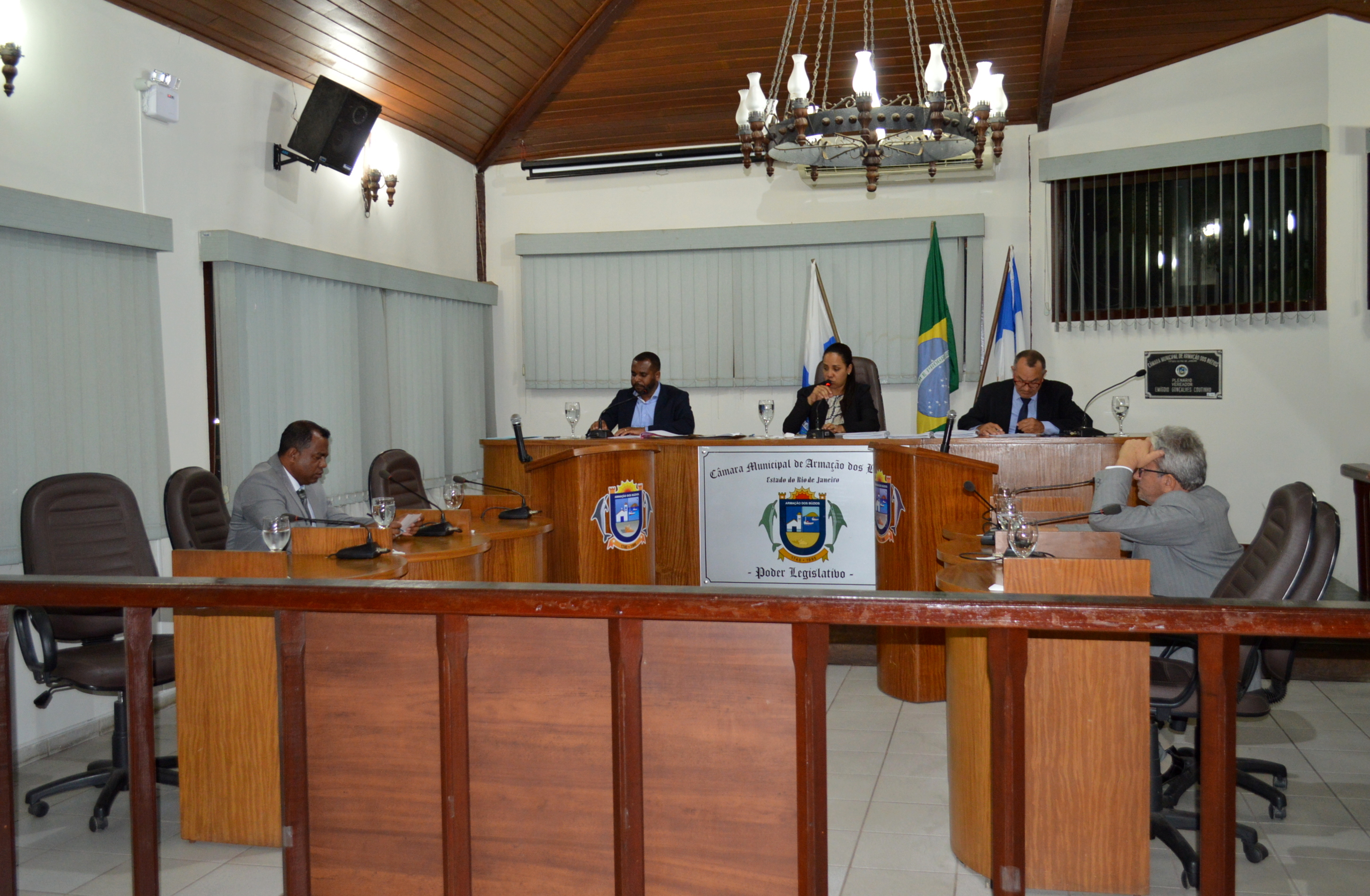 Estabelecimentos Comerciais Deverão Oferecer Produto Grátis a Consumidor que Encontrar Mercadoria Vencida