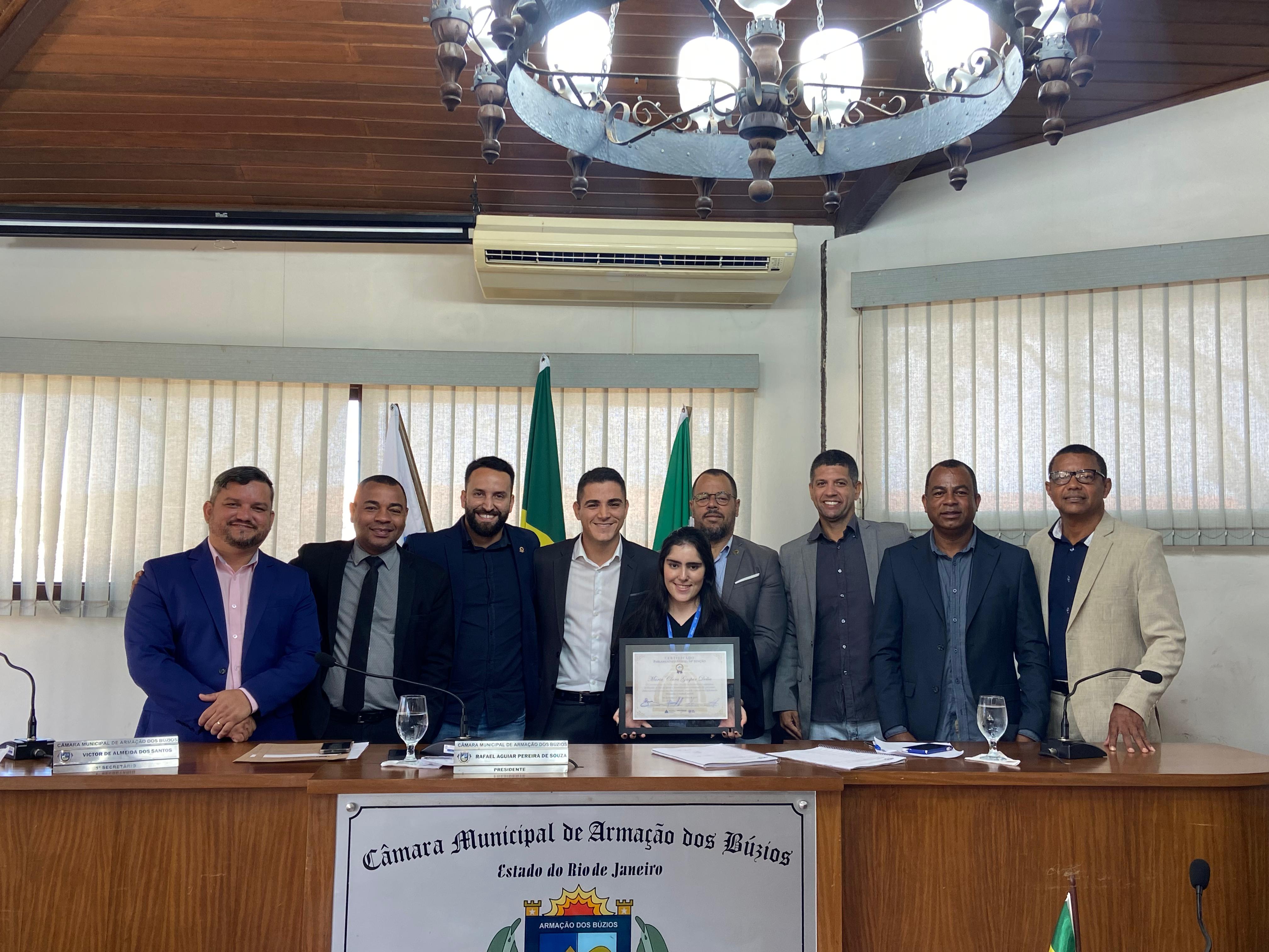 Estudante que participou do Parlamento Juvenil esteve presente na Câmara de Búzios