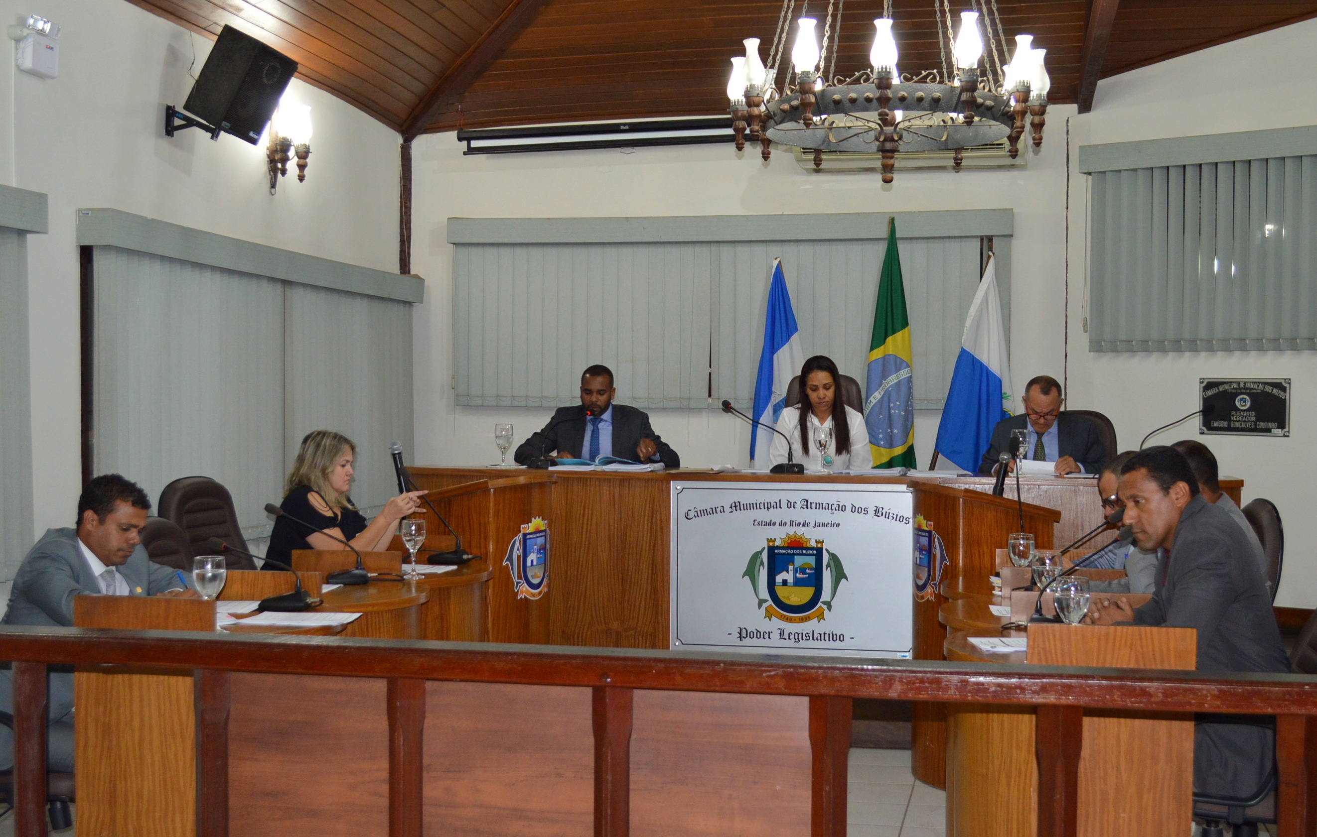 Leis que Regulamentam Serviço de Depósito de Veículos Apreendidos São Revogadas na Câmara de Búzios