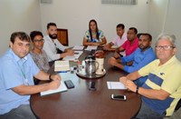 Representantes da Enel Participam de Reunião na Sala de Comissões